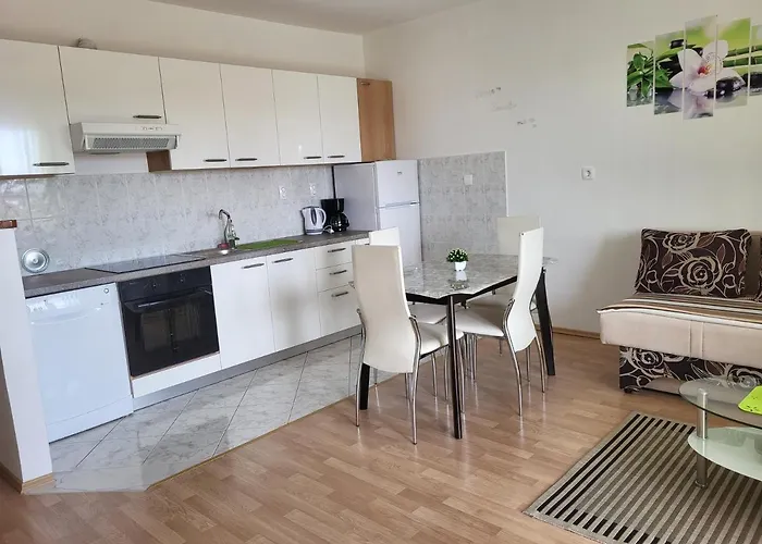 Snjezana Apartment *